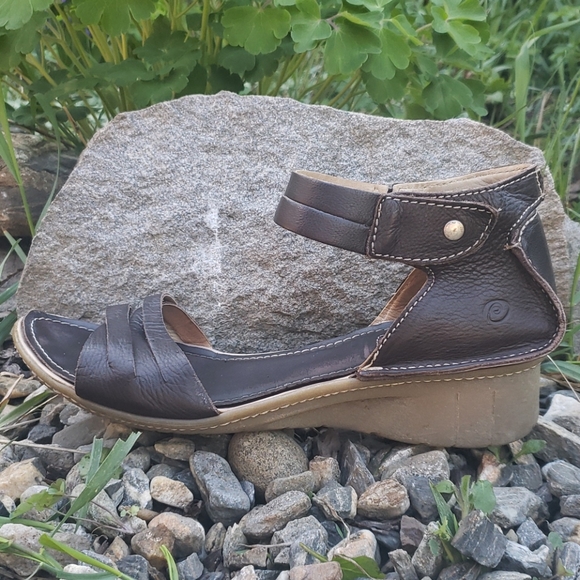 Sandles - Picture 3 of 7